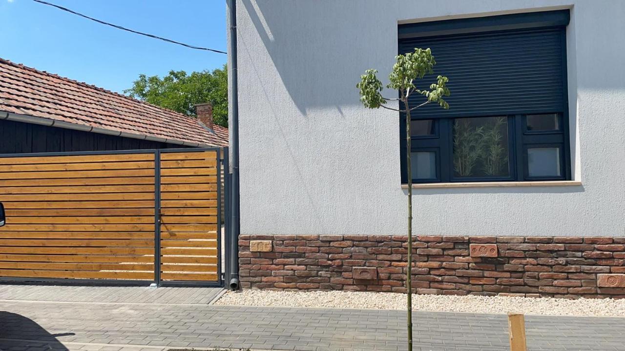 Thermal Apartmanok Raday 4 - Namaste Hajdúszoboszló المظهر الخارجي الصورة